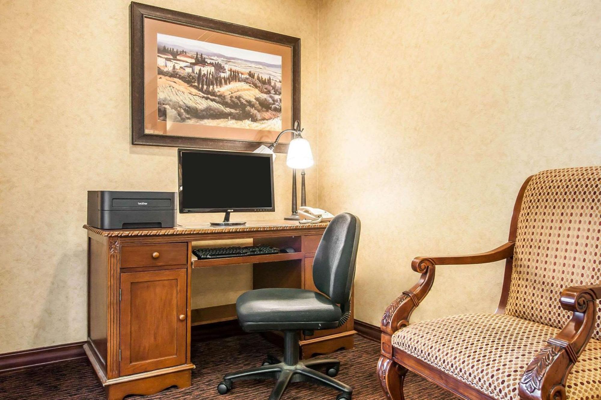 Comfort Inn & Suites Mcminnville Wine Country Екстериор снимка